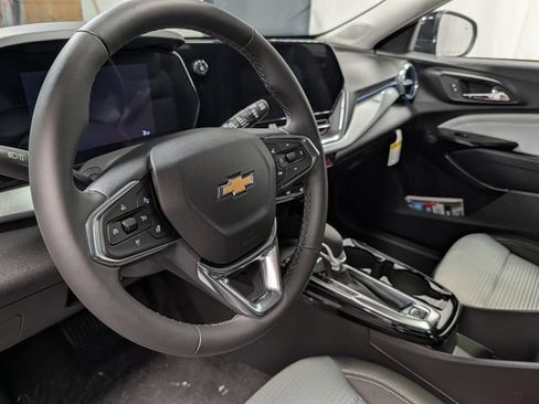 New 2026 Chevrolet Trax LT w/ Sunroof Package FWD image 17