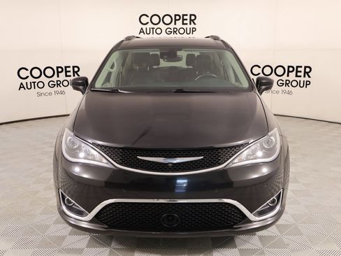 Used 2017 Chrysler Pacifica Touring-L Plus w/ Advanced Safetytec Group FWD image 10