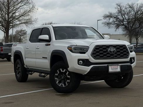 Used 2023 Toyota Tacoma TRD Off-Road image 2