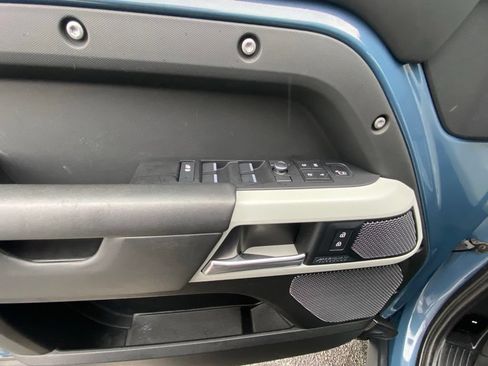 Used 2020 Land Rover Defender 110 HSE AWD/4WD image 11