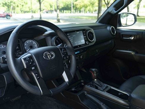 Used 2021 Toyota Tacoma TRD Pro AWD/4WD image 16