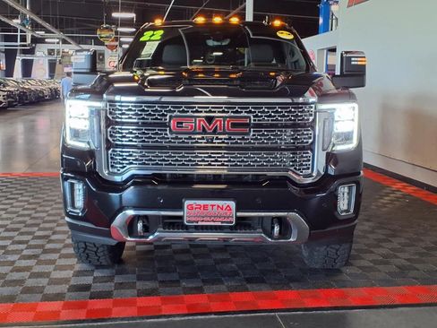 Used 2022 GMC Sierra 2500 Denali w/ Denali Black Diamond Edition AWD/4WD image 3