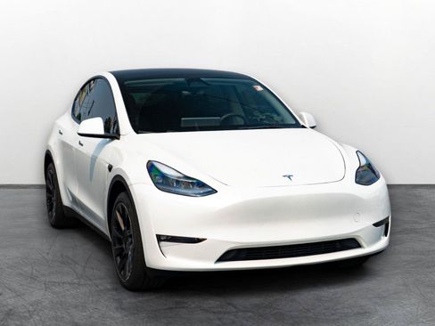 Used 2023 Tesla Model Y Long Range AWD/4WD image 1