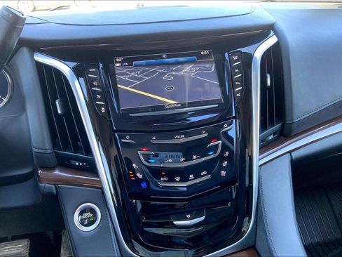 Used 2020 Cadillac Escalade Premium Luxury AWD/4WD image 6