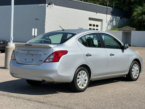 Used 2013 Nissan Versa SV FWD image 32