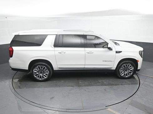 Used 2023 GMC Yukon XL Denali Ultimate AWD/4WD image 38
