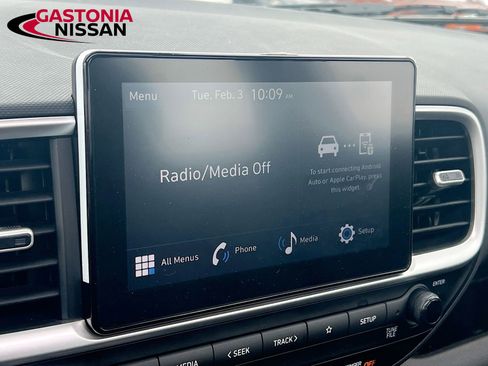 Used 2025 Hyundai Venue SEL image 18