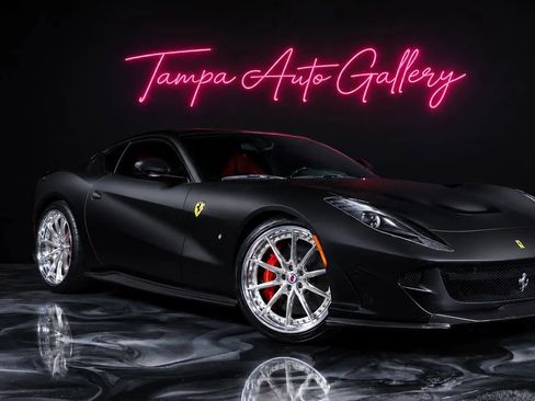 Used 2019 Ferrari 812 Superfast RWD image 1