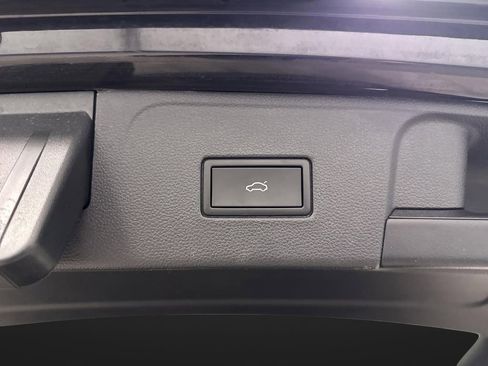 Used 2022 Volkswagen Atlas SE w/ Black Wheel Package image 15