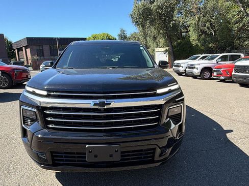 Used 2025 Chevrolet Traverse High Country w/ LPO, Floor Liner Package AWD/4WD image 2