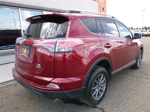 Used 2018 Toyota RAV4 LE w/ Carpet Mat Package AWD/4WD image 3