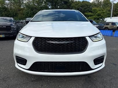 Used 2025 Chrysler Pacifica Limited