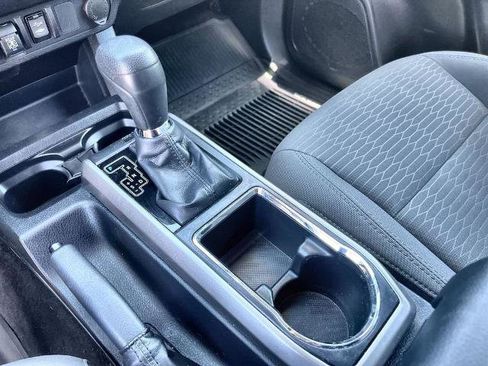 Used 2019 Toyota Tacoma SR5 AWD/4WD image 15