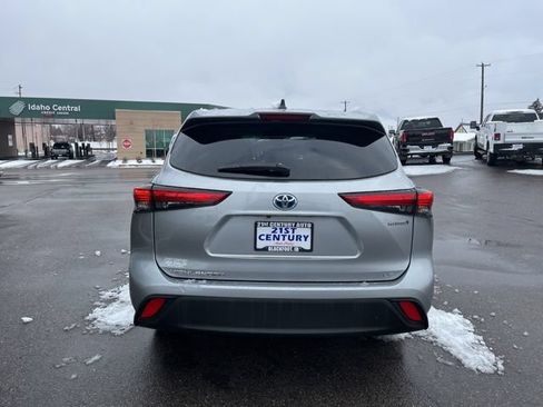 Used 2023 Toyota Highlander LE AWD/4WD image 9