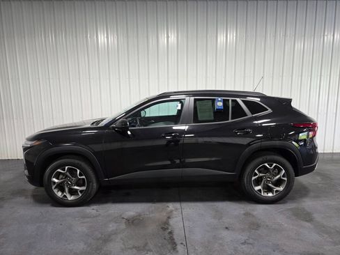 Used 2024 Chevrolet Trax LT w/ LT Convenience Package FWD image 4