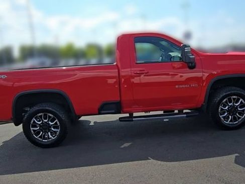 Used 2025 Chevrolet Silverado 2500 LT AWD/4WD image 2