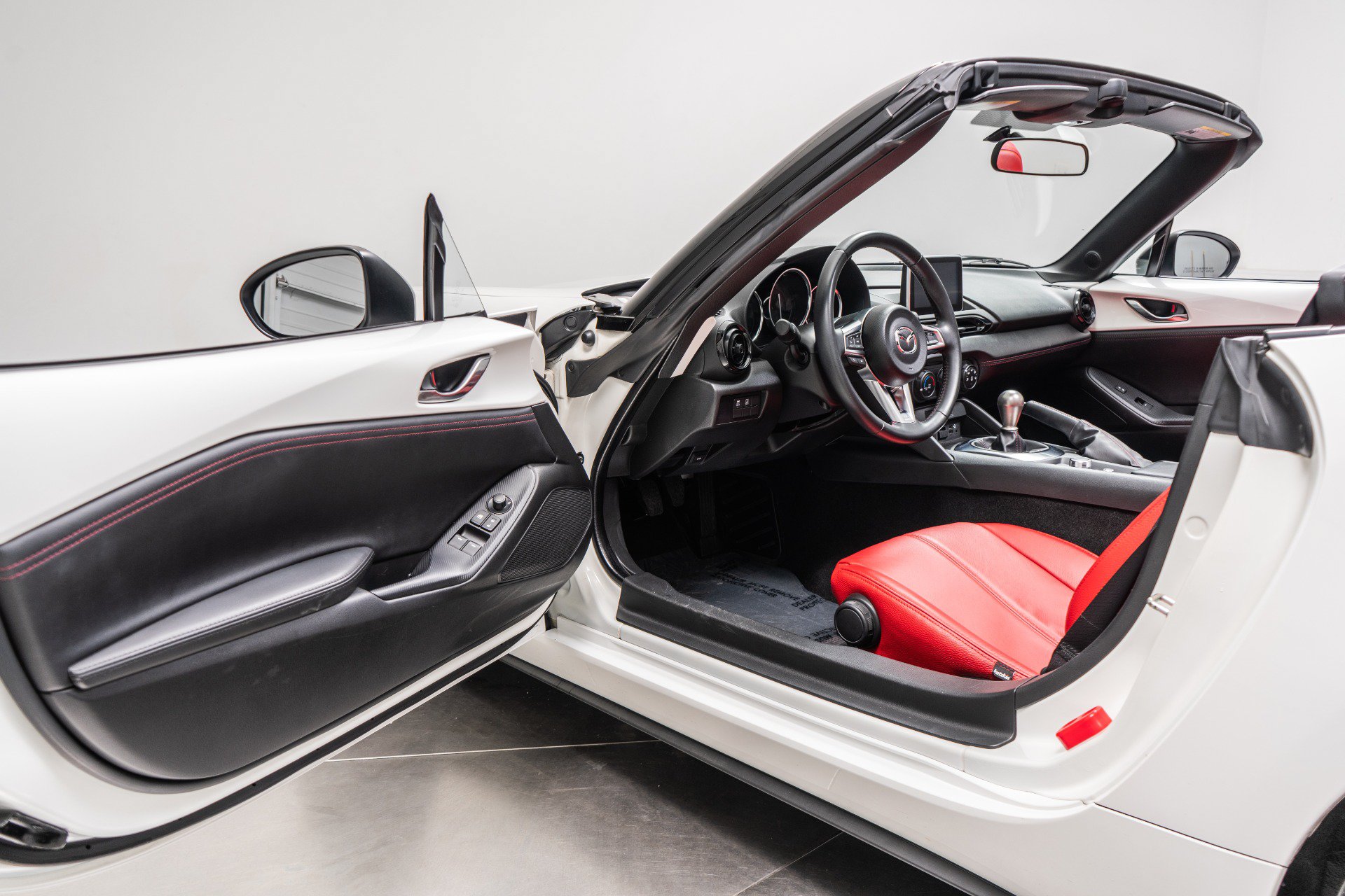 Used 2016 MAZDA MX-5 Miata Club RWD image 22