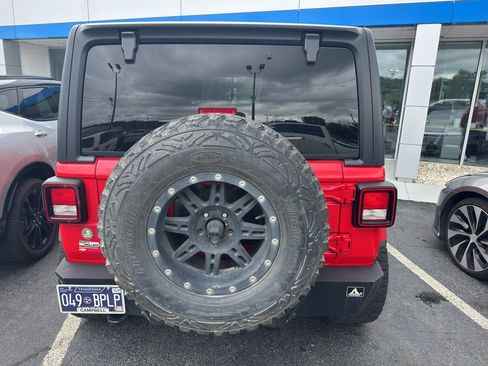 Used 2021 Jeep Wrangler Unlimited Sahara AWD/4WD image 5