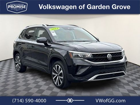 Used 2024 Volkswagen Taos SE FWD image 2