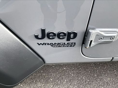 Used 2021 Jeep Wrangler Sport S image 7