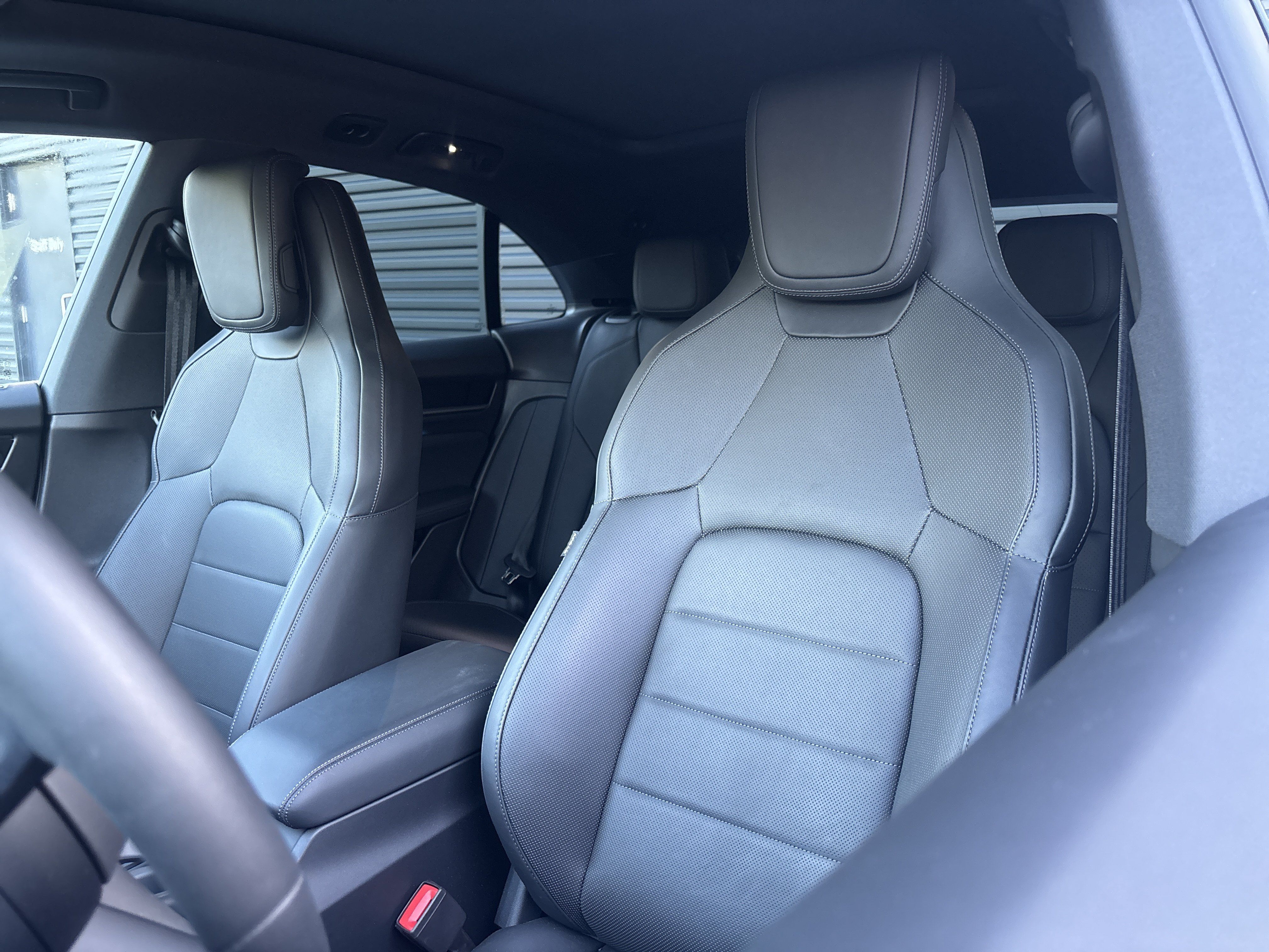 Certified 2025 Porsche Macan 4S Electric AWD/4WD image 12