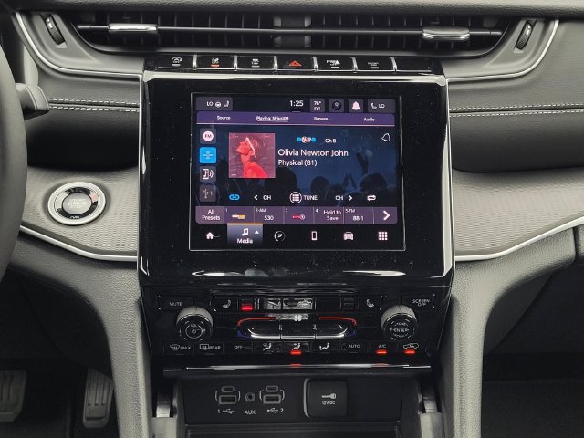 New 2026 Jeep Grand Cherokee L 2WD image 13