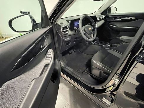 Used 2025 Chevrolet TrailBlazer LT w/ Driver Confidence Package AWD/4WD image 18