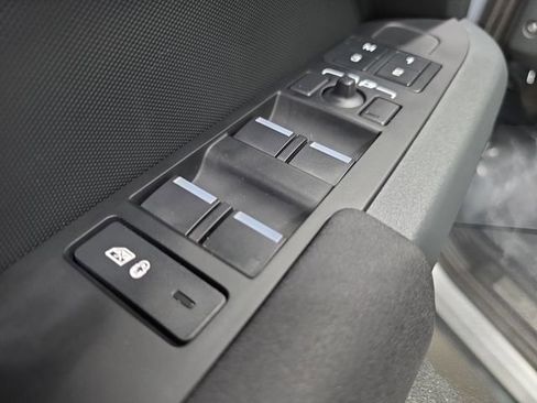 Used 2023 Land Rover Defender 110 X-Dynamic SE AWD/4WD image 27