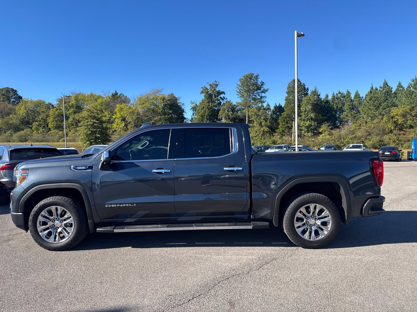 Used 2022 GMC Sierra 1500 Denali w/ Driver Alert Package II AWD/4WD image 8