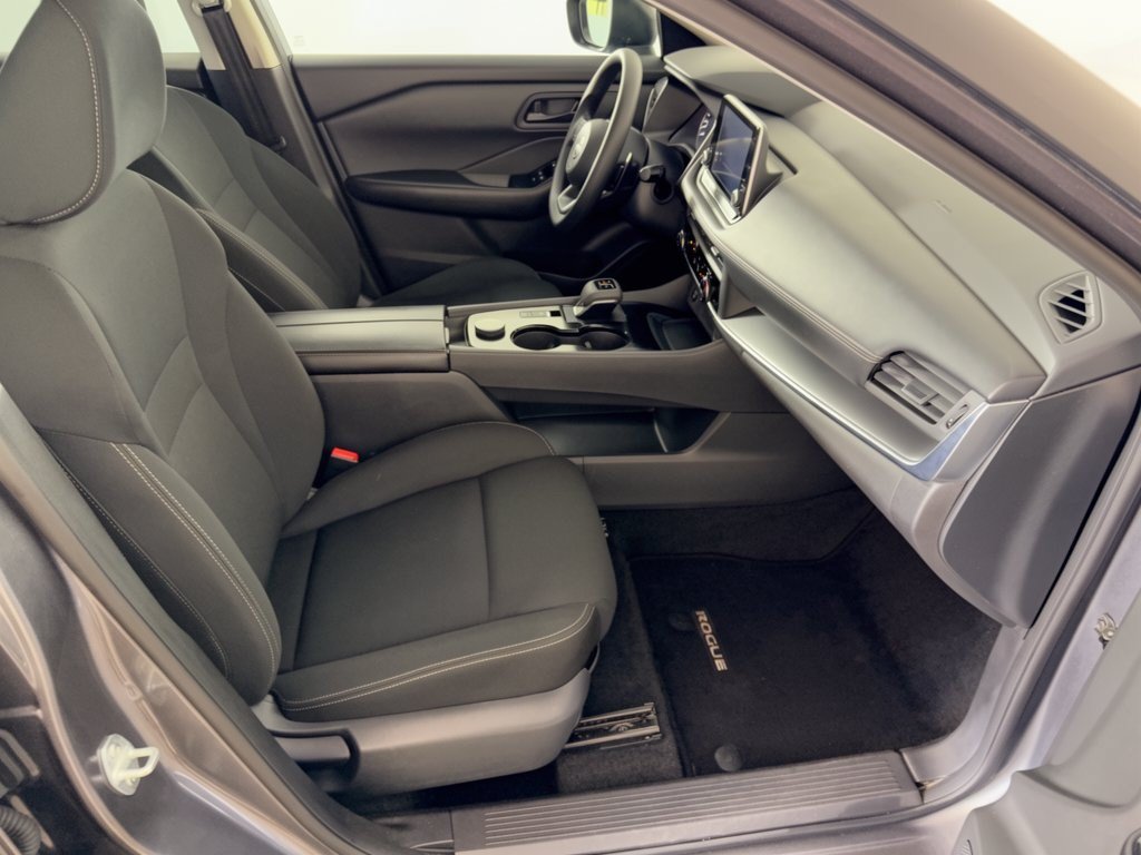 Used 2024 Nissan Rogue S AWD/4WD image 30