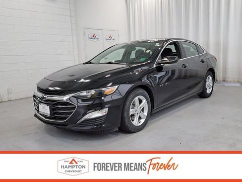 Used 2025 Chevrolet Malibu LS FWD image 1