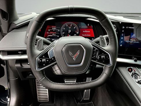 Used 2025 Chevrolet Corvette Stingray Preferred Cpe w/ Z51 Performance Package RWD image 6