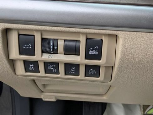 Used 2018 Subaru Outback 2.5i Limited AWD/4WD image 24