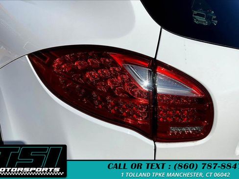 Used 2014 Porsche Cayenne Platinum Edition image 31