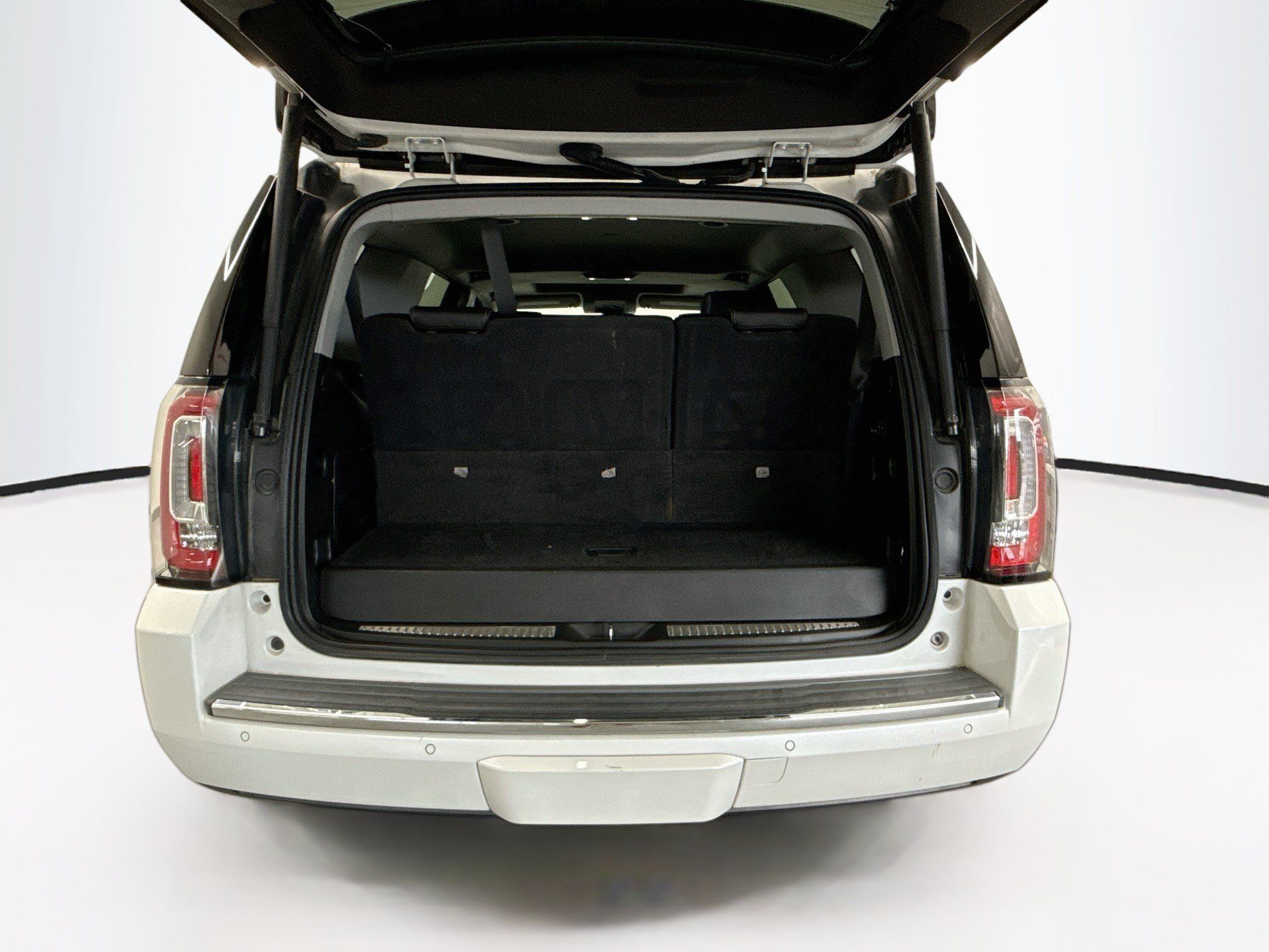 Used 2020 GMC Yukon Denali w/ Denali Premium Package RWD image 32