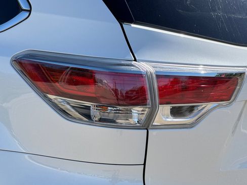 Used 2016 Toyota Highlander XLE FWD image 49