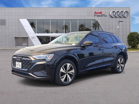 Used 2024 Audi Q8 e-tron Premium image 1