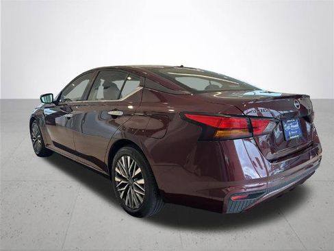 Certified 2025 Nissan Altima 2.5 SV FWD image 11