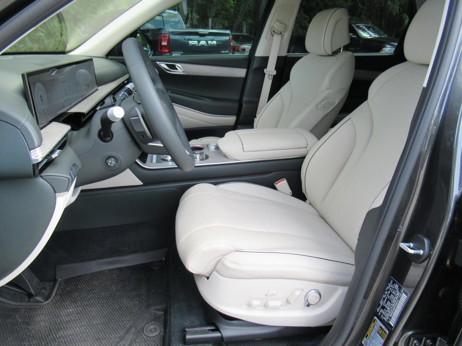 Used 2025 Genesis GV80 2.5T Prestige AWD/4WD image 18