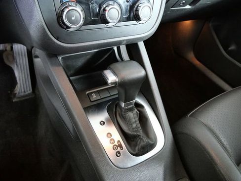 Used 2010 Volkswagen Jetta Limited Edition image 17