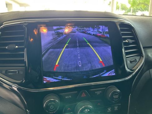 Used 2019 Jeep Grand Cherokee Altitude AWD/4WD image 10