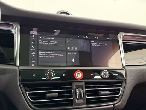 New 2026 Porsche Macan image 40