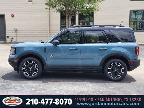 Used 2023 Ford Bronco Sport Outer Banks w/ Tech Package image 2