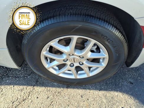 Used 2024 Chrysler Pacifica Touring-L image 8