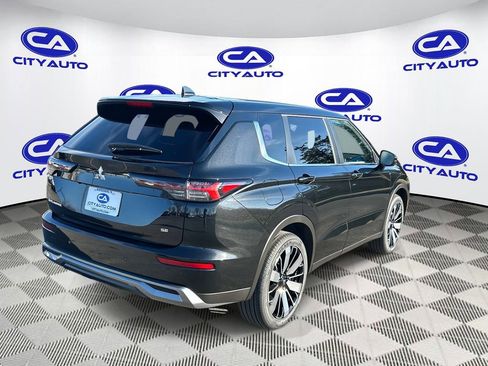 New 2026 Mitsubishi Outlander SE FWD image 3