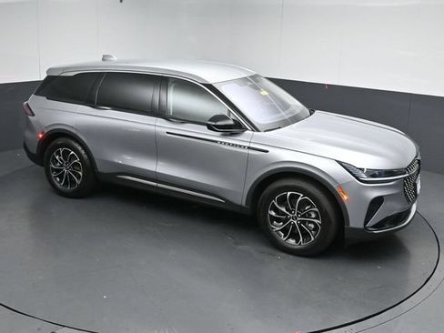 Certified 2025 Lincoln Nautilus Premier AWD/4WD image 44