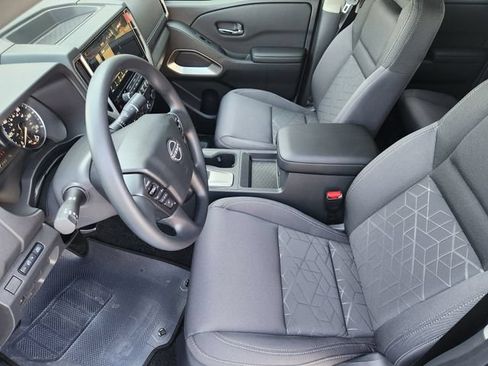 Used 2026 Nissan Frontier SV w/ Tow Package RWD image 10