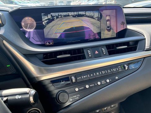 Used 2019 Lexus ES 350 Ultra Luxury w/ Accessory Package image 26