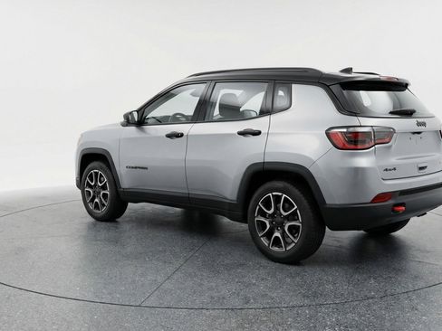 Used 2025 Jeep Compass Trailhawk AWD/4WD image 6