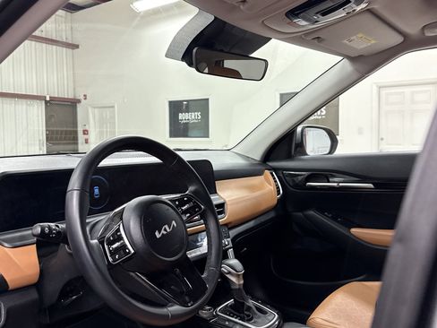 Used 2024 Kia Seltos EX image 6